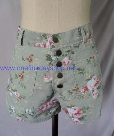 กางเกงขาสั้น เอวสูง ทรงเดียวกับ The Dude พื้นสีเขียว ลายดอกไม้ vintage style 