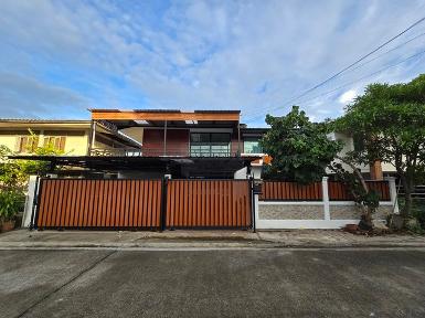 ให้เช่าบ้านเดี่ยว2ชั้น 50 ตรว ศรีบูรพา9 ใกล้สวน ใกล้นิด้า จดทะเบี