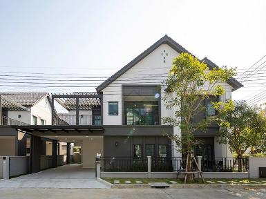 ให้เช่าบ้านเดี่ยว 2 ชั้น 303 ตรม. 4 นอน CENTRO BANGNA หลังเมกะบาง