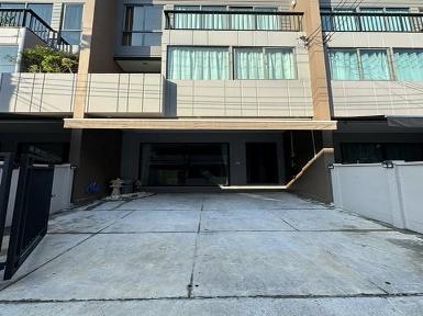 ให้เช่าทาวน์โฮม 3 ชั้น โครงการ บ้านกลางเมือง พระราม 9-กรุงเทพกรีฑ