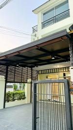 สะพานใหม่ ถ.วัชรพล ทาวน์โฮม 3 ชั้นให้เช่าหลังมุม 3นอน  BTSสายหยุด