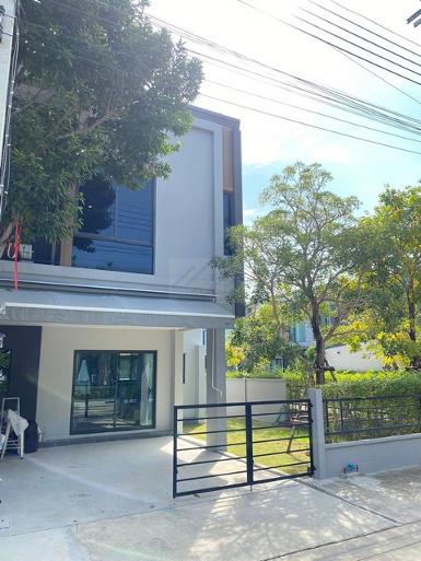 ให้เช่าทาวน์โฮม 2 ชั้นแปลงมุม หน้าสวน 3 ห้องนอน PLENO สุขุมวิท-บา