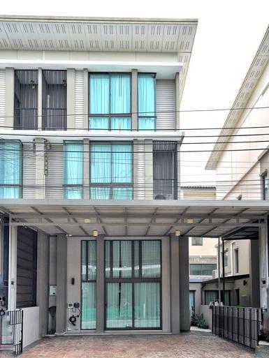 ขายทาวน์โฮม 3.5 ชั้น (แนวบ้านแฝด) Patio พัฒนาการ 32 เฟอร์พร้อมอยู