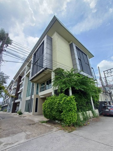ให้เช่าโฮมออฟฟิต4ชั้นห้องมุม 600 ตร.ม.ย่านรามอินทราใกล้แฟชั่นไอแล