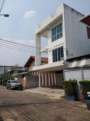 ให้เช่าโฮมออฟฟิศ 3ชั้น ย่านเพชรบุรี พระราม 9 ใกล้รพ.กรุงเทพ RCA