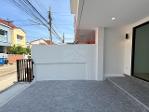 ขายทาวน์โฮม 2 ชั้น 18 ตรว. ม.เฟิสท์โฮม ซอยวัชรพล1 ใกล้ตลาดถนอมมิต