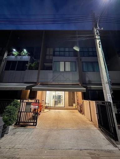 ให้เช่าทาวน์โฮม 3 ชั้น บ้านกลางเมือง พระราม 9-กรุงเทพกรีฑา