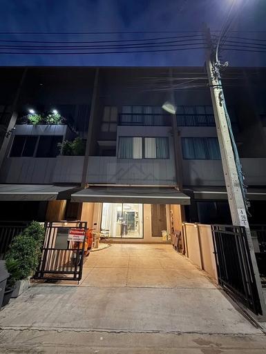 ให้เช่าทาวน์โฮม 3 ชั้น บ้านกลางเมือง พระราม 9&ndash;กรุงเทพกรีฑา