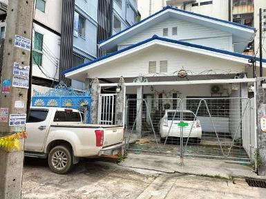 ให้เช่าบ้านเดี่ยว 2 ชั้น 50 ตร.ว. รัชดาภิเษกซอย 7 ใกล้ห้างฟอร์จูน