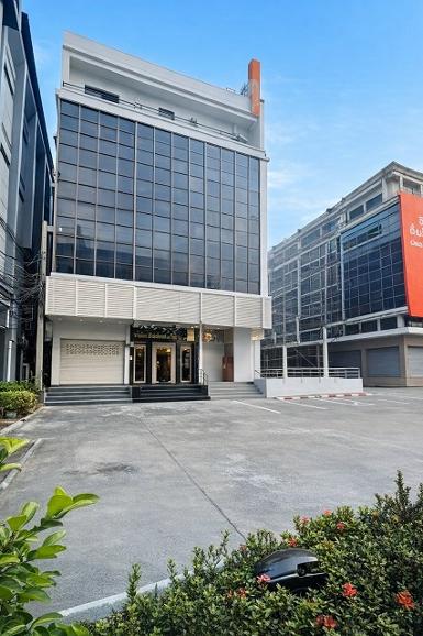 อาคารพาณิชย์ให้เช่า 6 ชั้น รีโนเวทใหม อิมพีเรียลเวิลด์สำโรง 500 ม