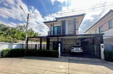 บ้านแฝด2ชั้นหลังริม หมู่บ้านภัทราเลต2 มีพื้นที่ทำสวนให้เช่าพร้อมเ