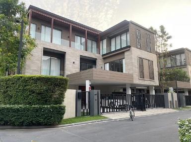 ให้เช่าบ้าน 3ชั้นหลังมุม พร้อมลิฟต์ VANA RESIDENCE กรุงเทพกรีฑาตั