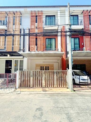 ทาวน์โฮมให้เช่า 3 ชั้น 3 นอน 3 สุขุมวิท 101-1 BTS อุดมสุข 900 ม