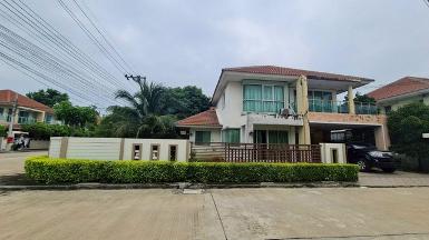 บ้านหลังใหญ่ + พื้นที่สวน + ระเบียงวิวสวย 180 องศา