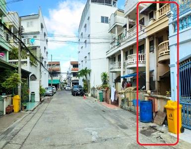 ให้ทาวน์เฮ้าส์ 3 ชั้น ใหม่ 21ตร สาธุ45-53 6นอน BRT วัดปริวาส 1กม