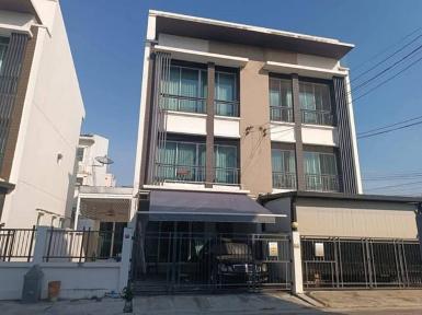 ให้เช่าทาวน์โฮม 3 ชั้น 3 นอน บ้านกลางเมือง โชคชัย4 ซอย50 ใกล้เลีย