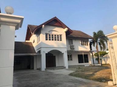 ให้เช่าบ้านเดี่ยว 2 ชั้น 208 ตรว. พร้อมโกดัง ลาดปลาเค้า 8 จอดรถหล