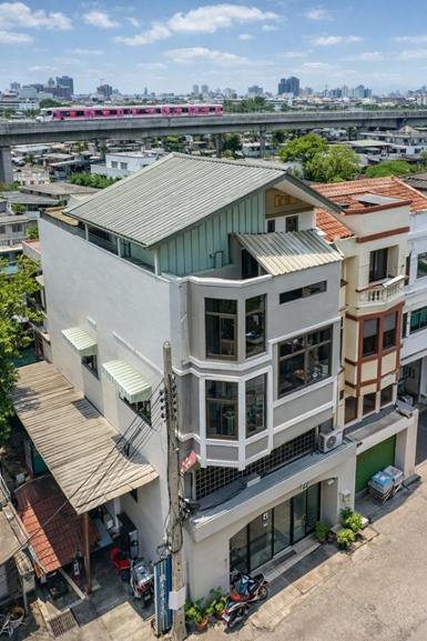 อาคารพาณิชย์ให้เช่า 4.5 ชั้น MRT รามอินทรากม6. 200ม. นวลจันทร์ 50