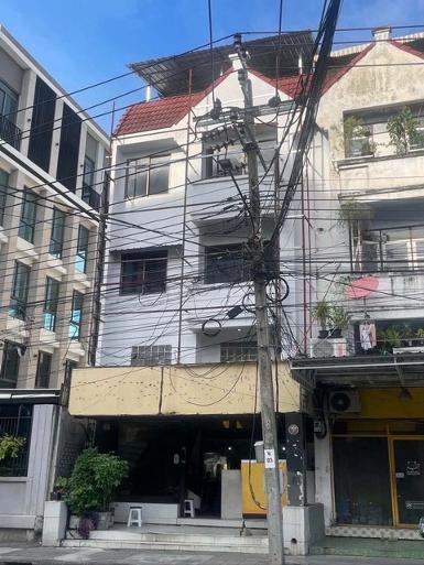 ให้เช่าอาคาร 4 ชั้น ไม่รวมชั้นลอย 30 ตรว. ถนนศรีวรา ตรงข้าม Makro