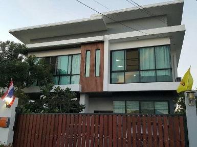 ให้เช่าบ้านเดี่ยว โชคชัย 4 ลาดพร้าว 5 ห้องนอน 4 ห้องน้ำ 