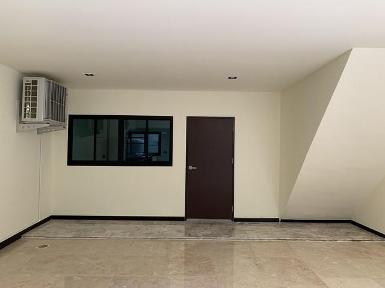 ให้เช่าทาวโฮม 5 ชั้นรวมดาดฟ้า หมู่บ้านลานทอง สาทร 