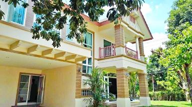 พร้อมเฟอร์ ให้เช่าบ้านเดี่ยว 2 ชั้น 5 นอน โรบินสัน ราชพฤกษ์ 2.4 ก