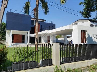 ให้เช่า Pool Villa 3 ชั้น ซอยสุขุมวิท 62 มีสระว่ายน้ำ ใกล้ BTS บา