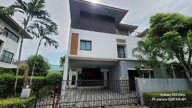 ขายบ้านเดี่ยว 3 ชั้น หมู่บ้านลุมพินี สวนหลวง ร.๙ 